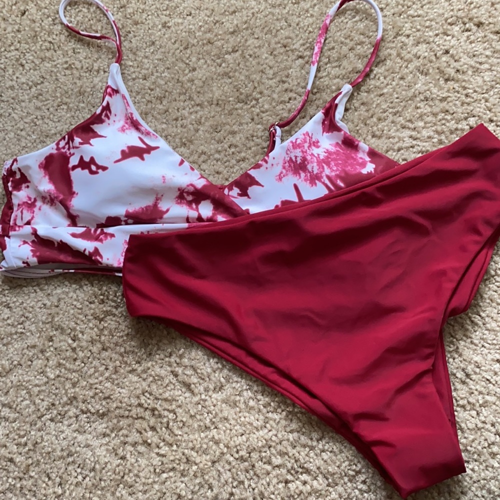NWOT Maroon and white SHEIN bikini set size medium